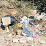 Lixo jogado a céu aberto incomoda moradores na área rural de Palmital