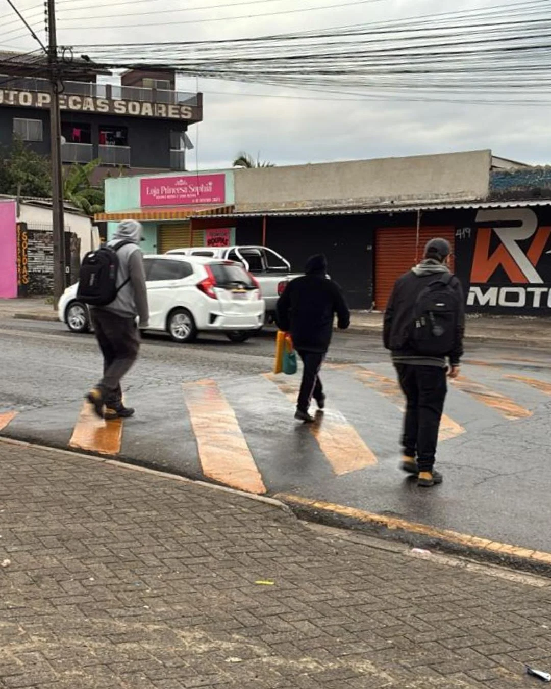 Moradores pedem travessia elevada em via movimentada do Capela Velha