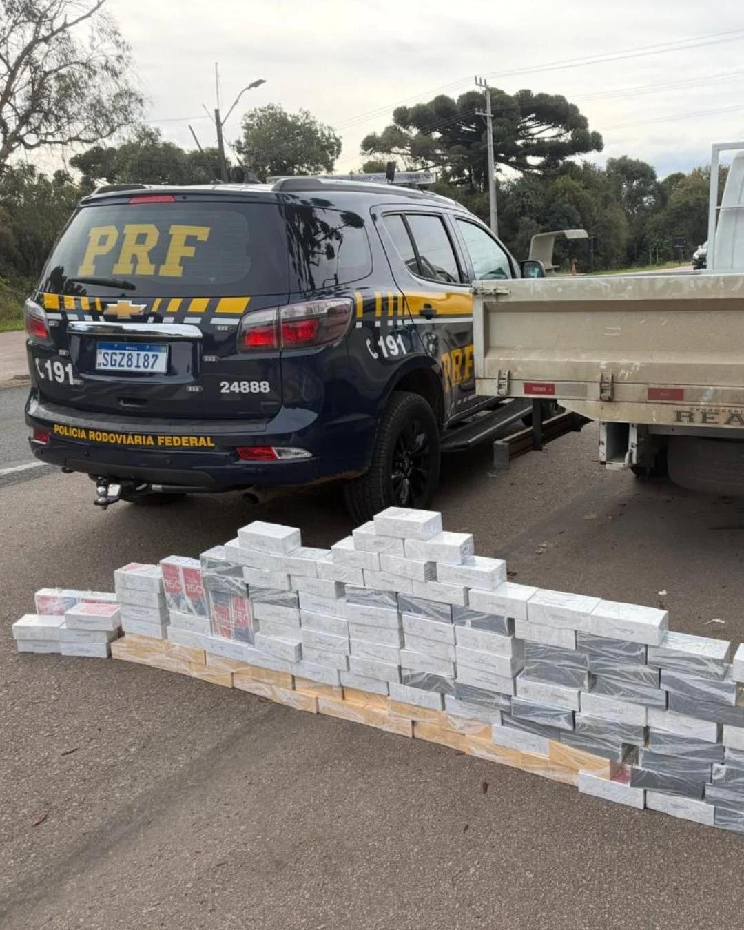 PRF apreende na BR-476, em Araucária, um caminhão com 170 celulares avaliados em R$ 500 mil