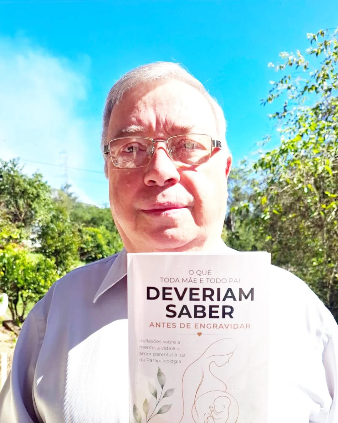 Autor araucariense lança obra voltada à preparação para a maternidade e paternidade