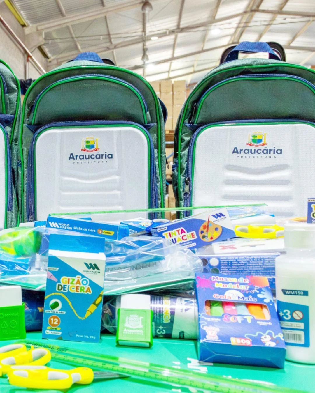 Coluna da SMED: Compromisso com o futuro — kits inéditos de material e uniforme escolar garantem dignidade e igualdade em Araucária