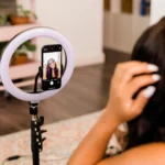 Coluna Pamela Camargo: Crianças e adolescentes na internet — Perfil monetizado pode exigir alvará judicial