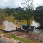Obras na PR-423: Moradores do Taquarova enfrentam novos alagamentos e Via Araucária promete resolver o problema