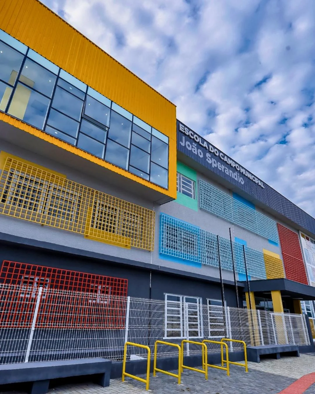 Prefeitura inaugura novo prédio da Escola João Sperandio no Rio Abaixinho neste sábado