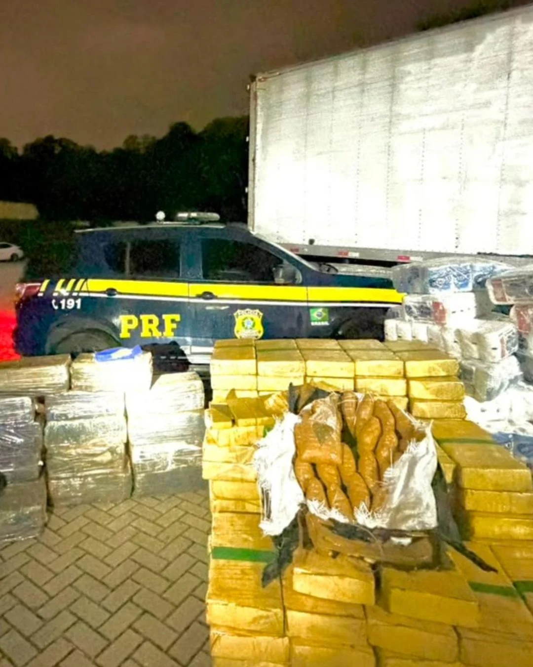 PRF apreende em Araucária mais de duas toneladas de maconha escondidas em carga de papel higiênico