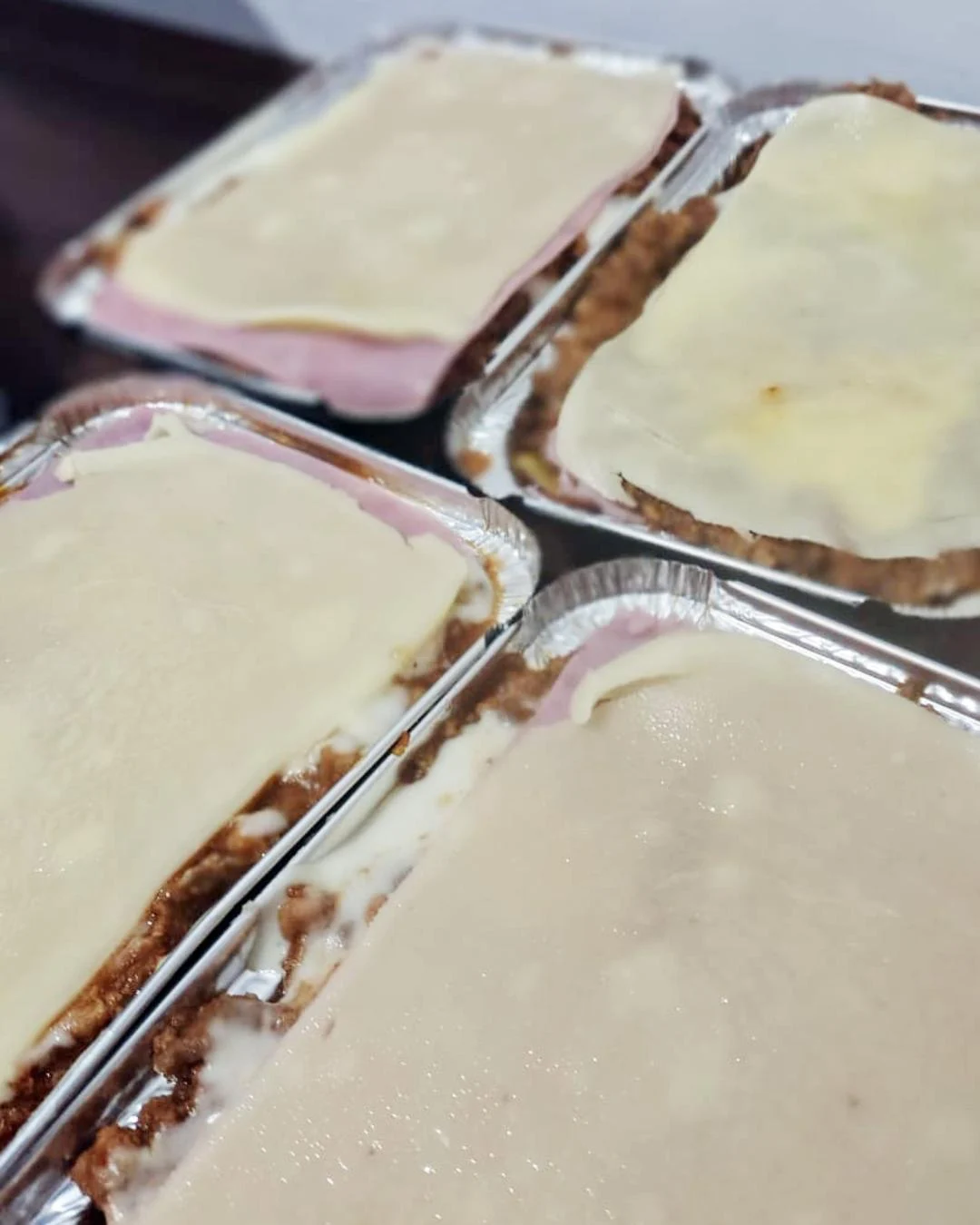 Venezuelana produz lasanhas e dinheiro arrecadado será enviado às vítimas do terremoto