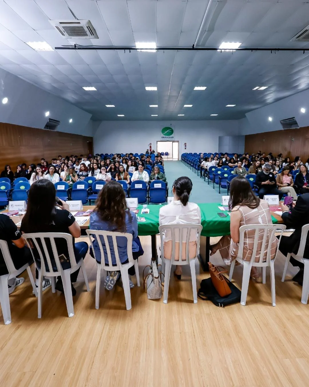 Ação “Nem Tudo é Love” promove diálogo com adolescentes sobre prevenção à violência doméstica