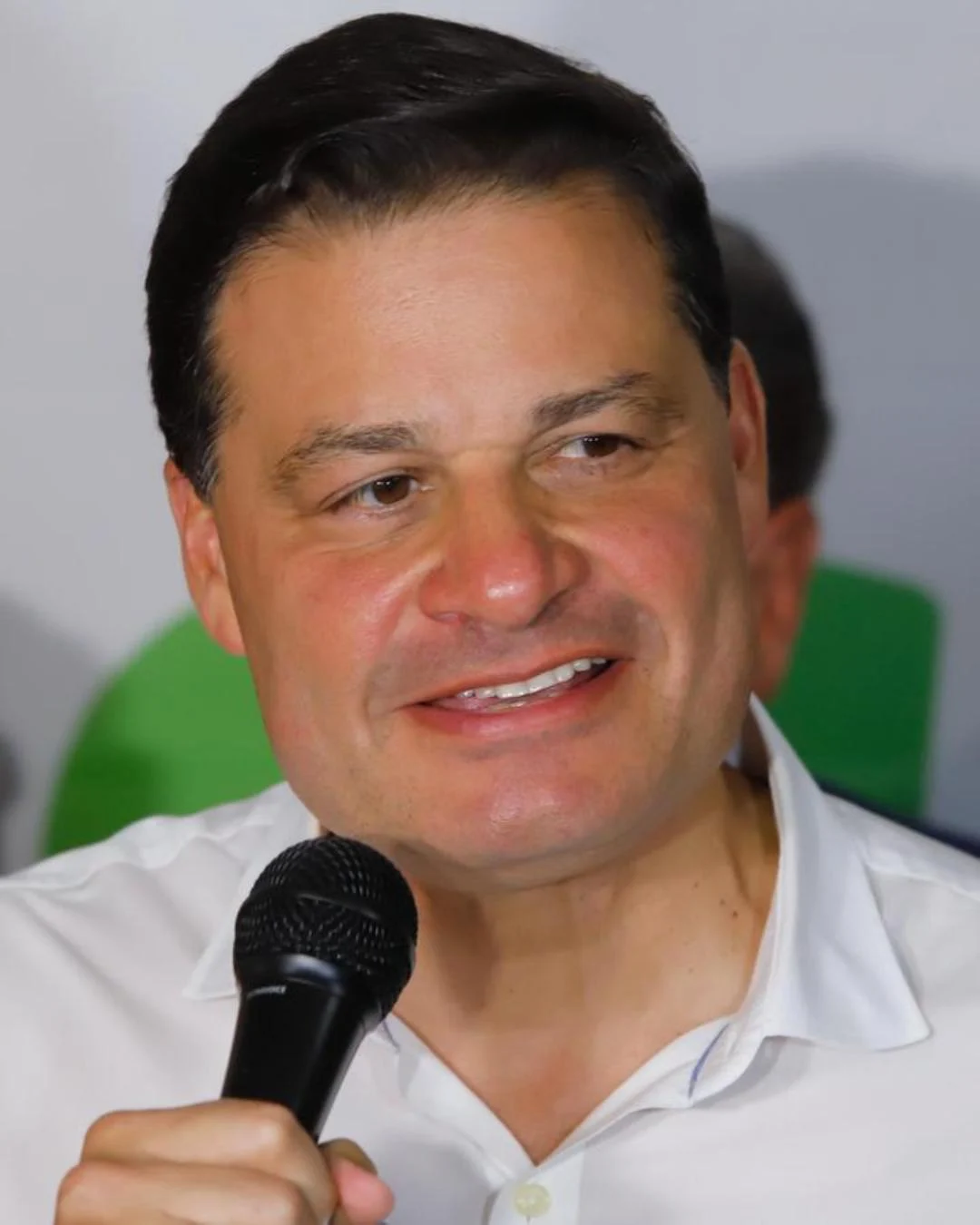 Em pesquisa após convenções, Sandro Alex salta para 27,6% das intenções de voto