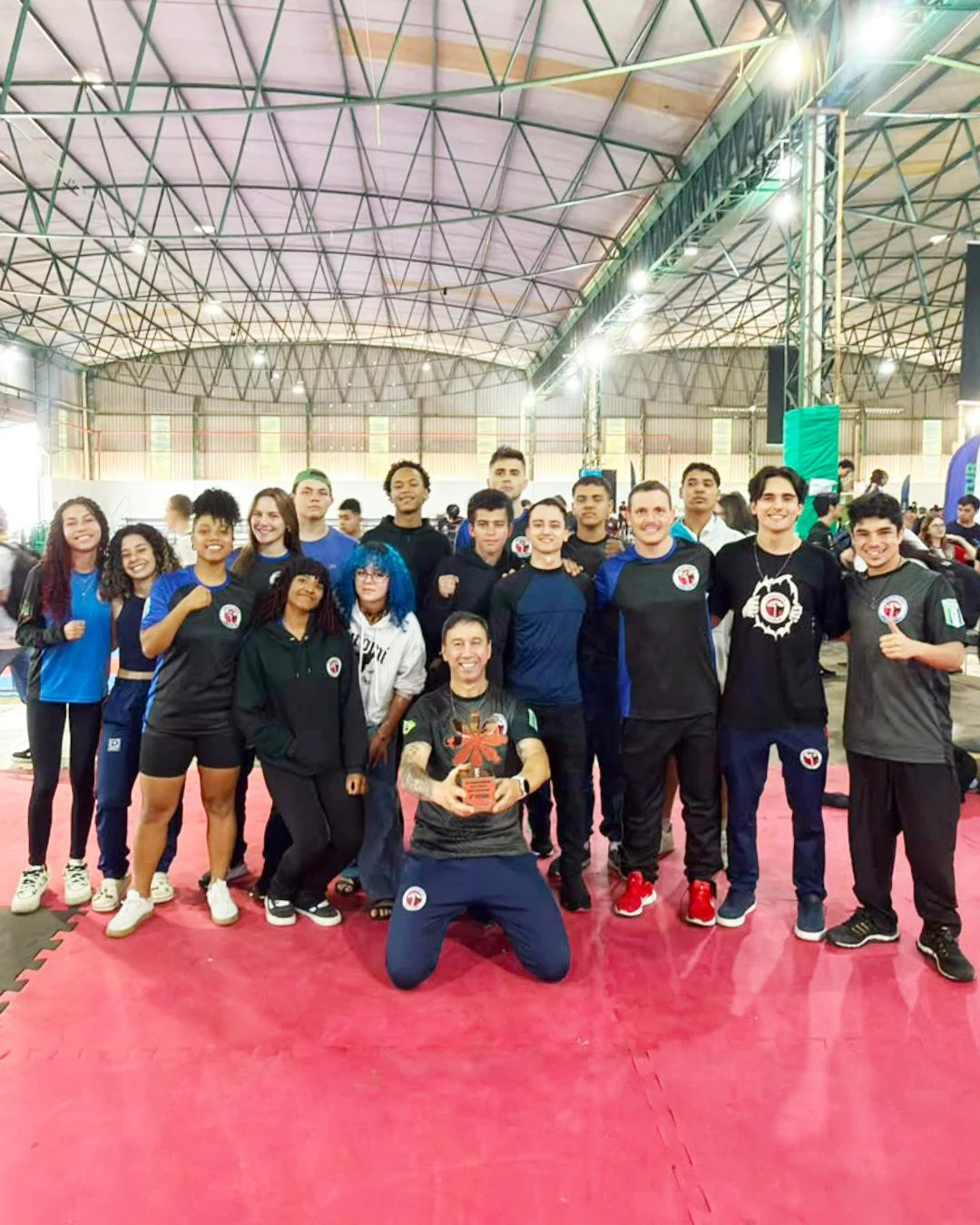 Karatecas de Araucária faturam 10 medalhas no Paraná Combate