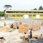 Pais do Colégio Cleide Leni reclamam de transtornos com obras e pedem porteiro permanente