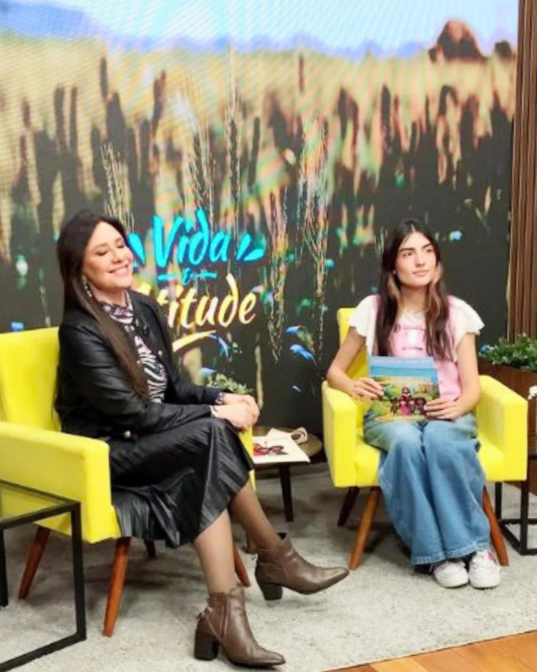 Sarah Aletheia dá entrevista e lança oficialmente seus livros para venda ao público