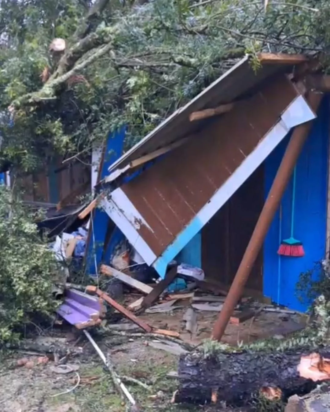 Tempestade de granizo destrói casa e família organiza campanha solidária para reconstruir imóvel no Capinzal
