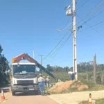 Copel irá reforçar segurança no entorno das obras de substituição de postes na Avenida Independência
