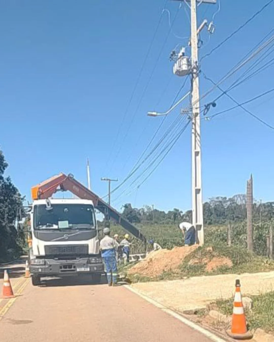 Copel irá reforçar segurança no entorno das obras de substituição de postes na Avenida Independência