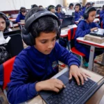 Escola municipal no Iguaçu recebe primeiro kit com 30 chromebooks e headsets para uso pedagógico