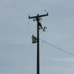 Moradores da Colônia Cristina reclamam do rompimento de um cabo e queda de energia após temporal