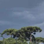Virada para o mês de outubro será marcada com muita chuva na cidade