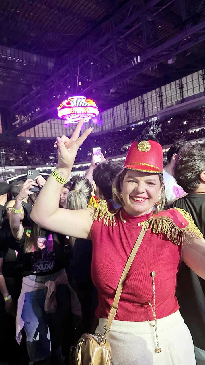 Araucarienses acompanham último voo da nave da Xuxa em Curitiba