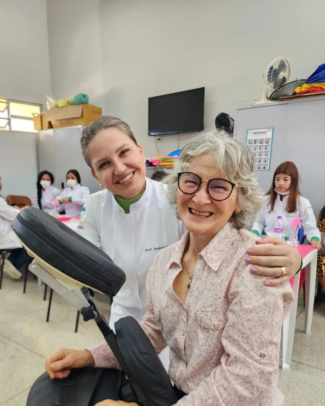 Alunos de Estética do Colégio Estadual Fazenda Velha promovem atendimento humanizado em ação social