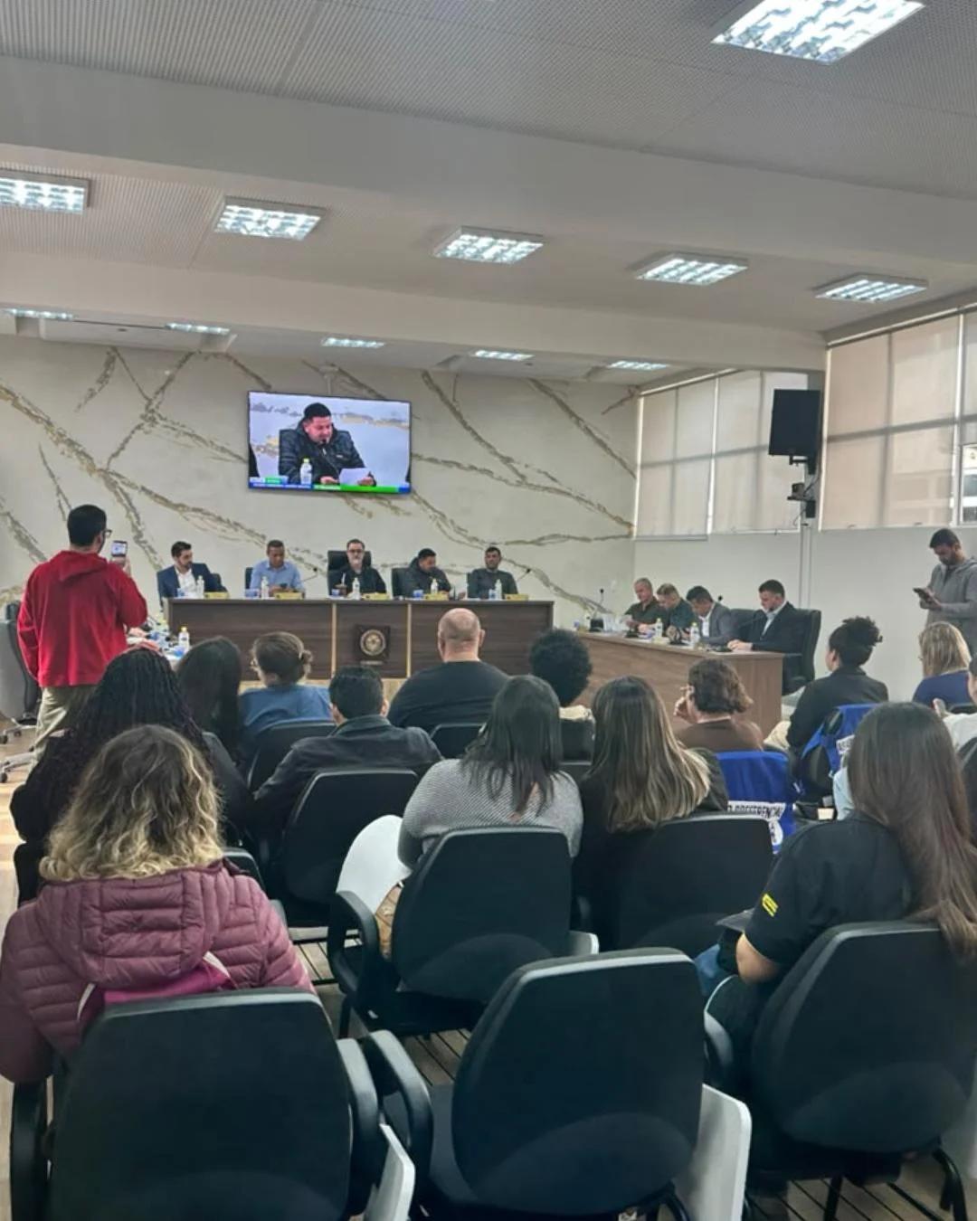 Câmara aprova abertura de comissão contra vice-prefeita; Tati alega motivação política