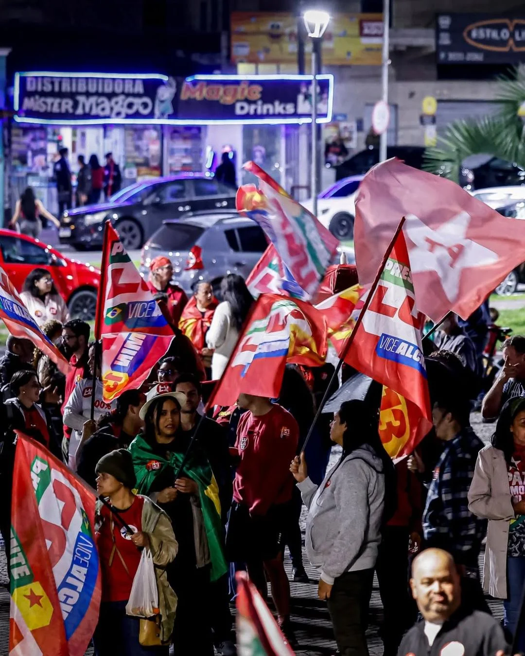 NP: Ato pró-Lula reuniu centenas de pessoas na Praça da Bíblia