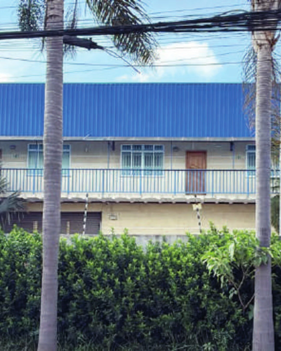 Pais questionam condições de salas que funcionam em prédio anexo ao Colégio Fazenda Velha