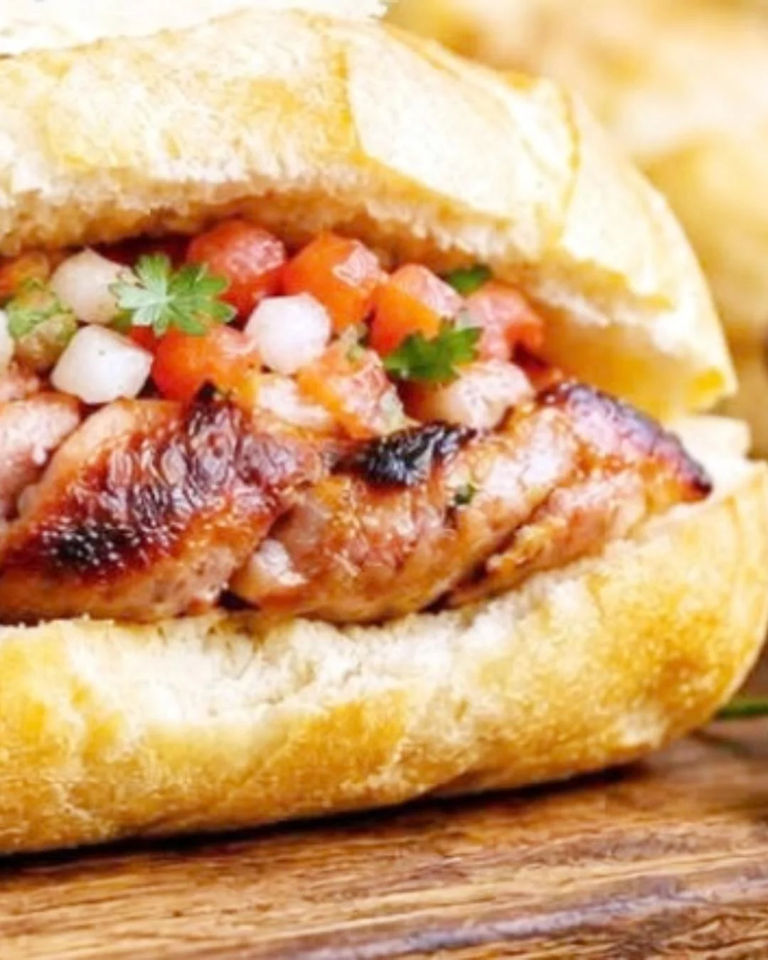 Paróquia Senhor Bom Jesus convida para a “Noite do pão com linguiça de pernil”