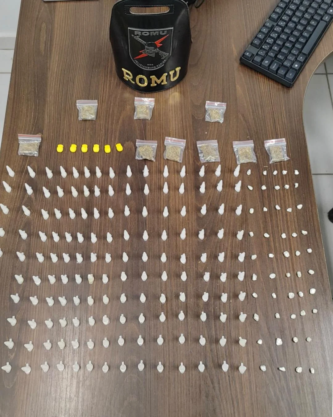 ROMU apreende drogas no Capela Velha na tarde de sábado (10)