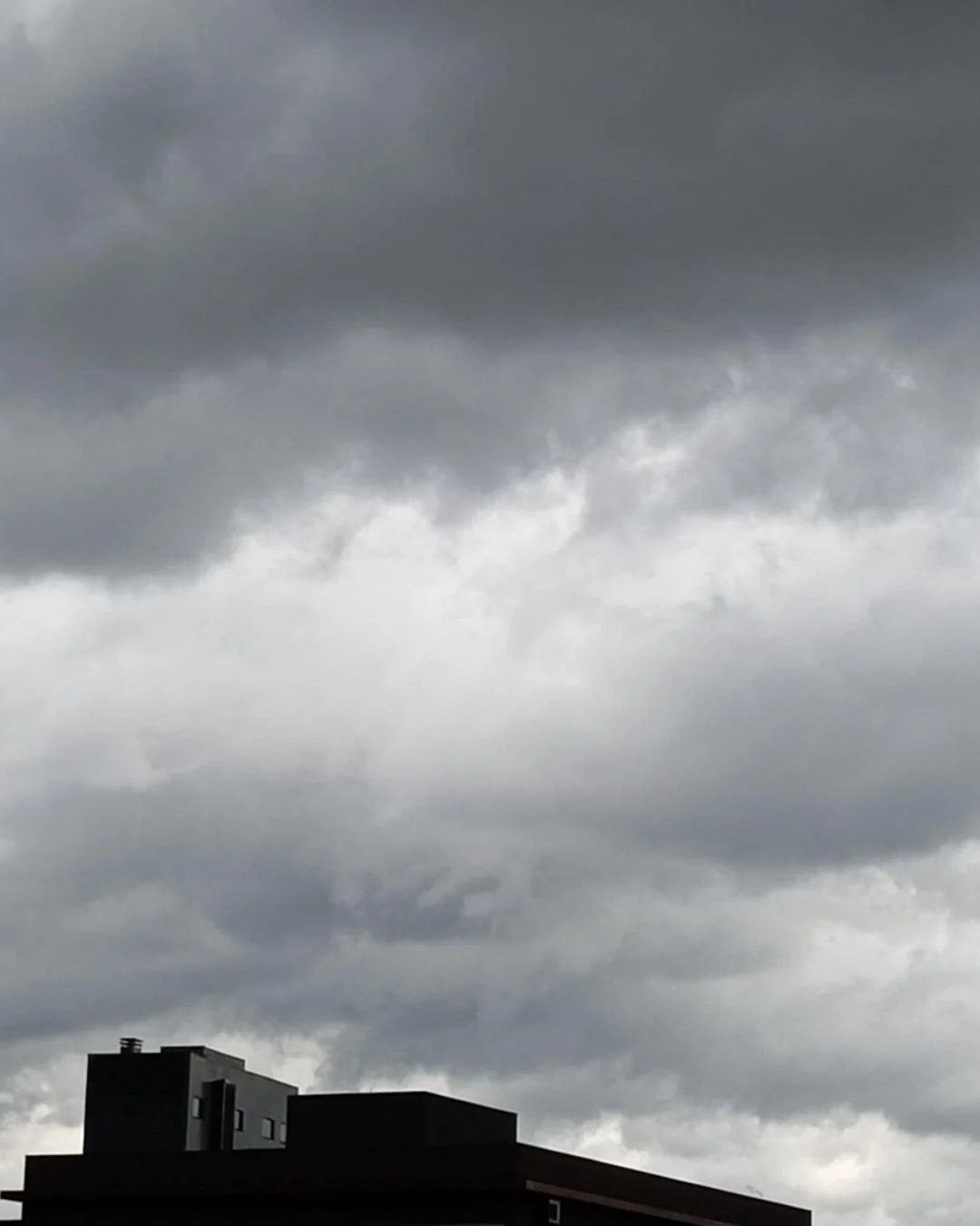 Simepar prevê chuva e friozinho no feriadão de Nossa Senhora Aparecida